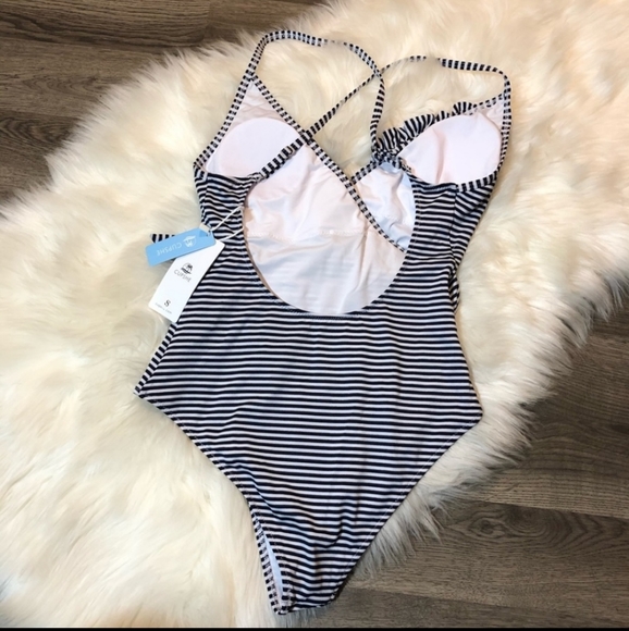 NWT Cupshe Black and White Striped One Piece Swimsuit - Picture 4 of 4